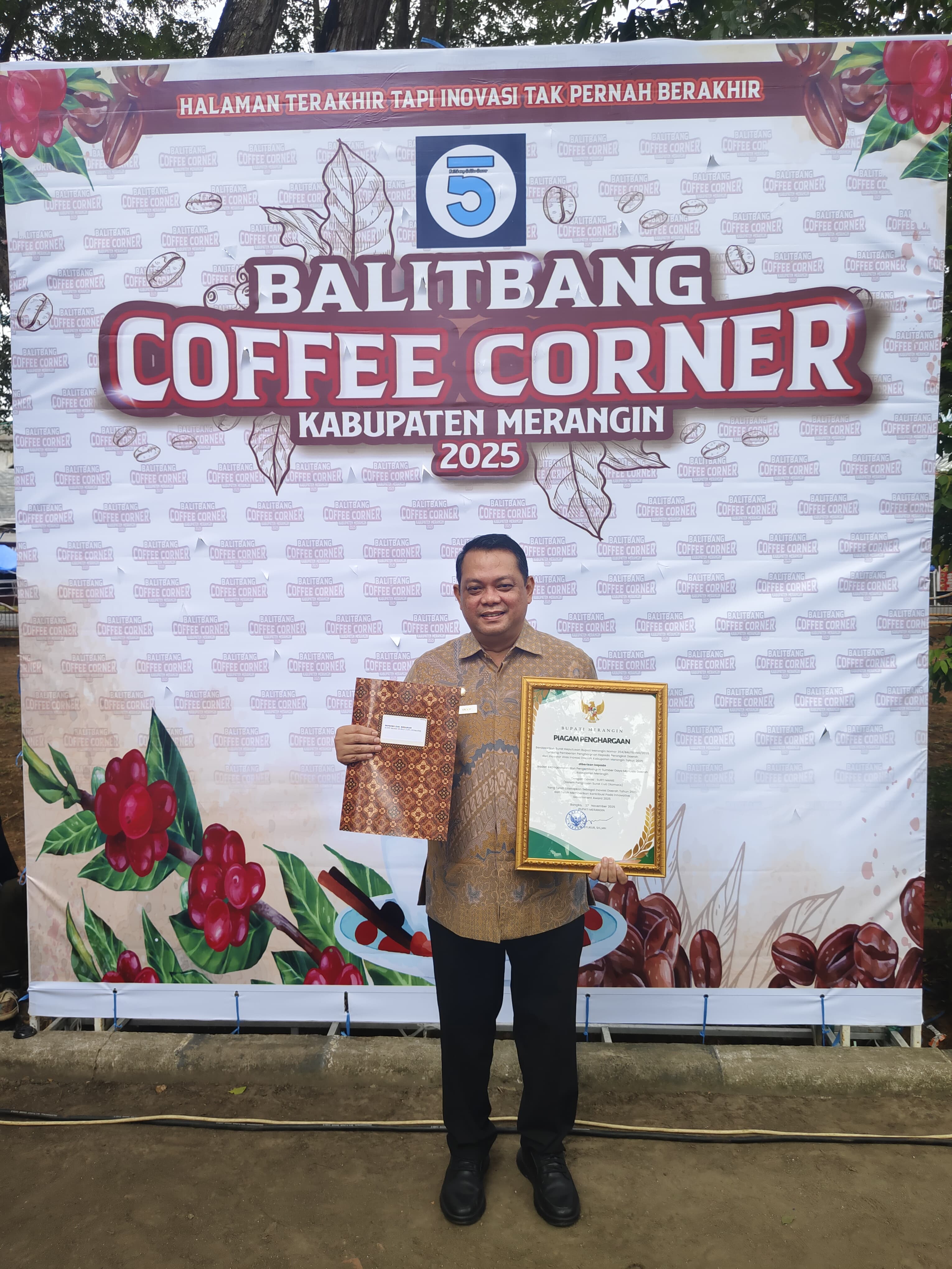 BKPSDMD Kabupaten Merangin Terima Penghargaan Inovasi Daerah dari Bupati Merangin